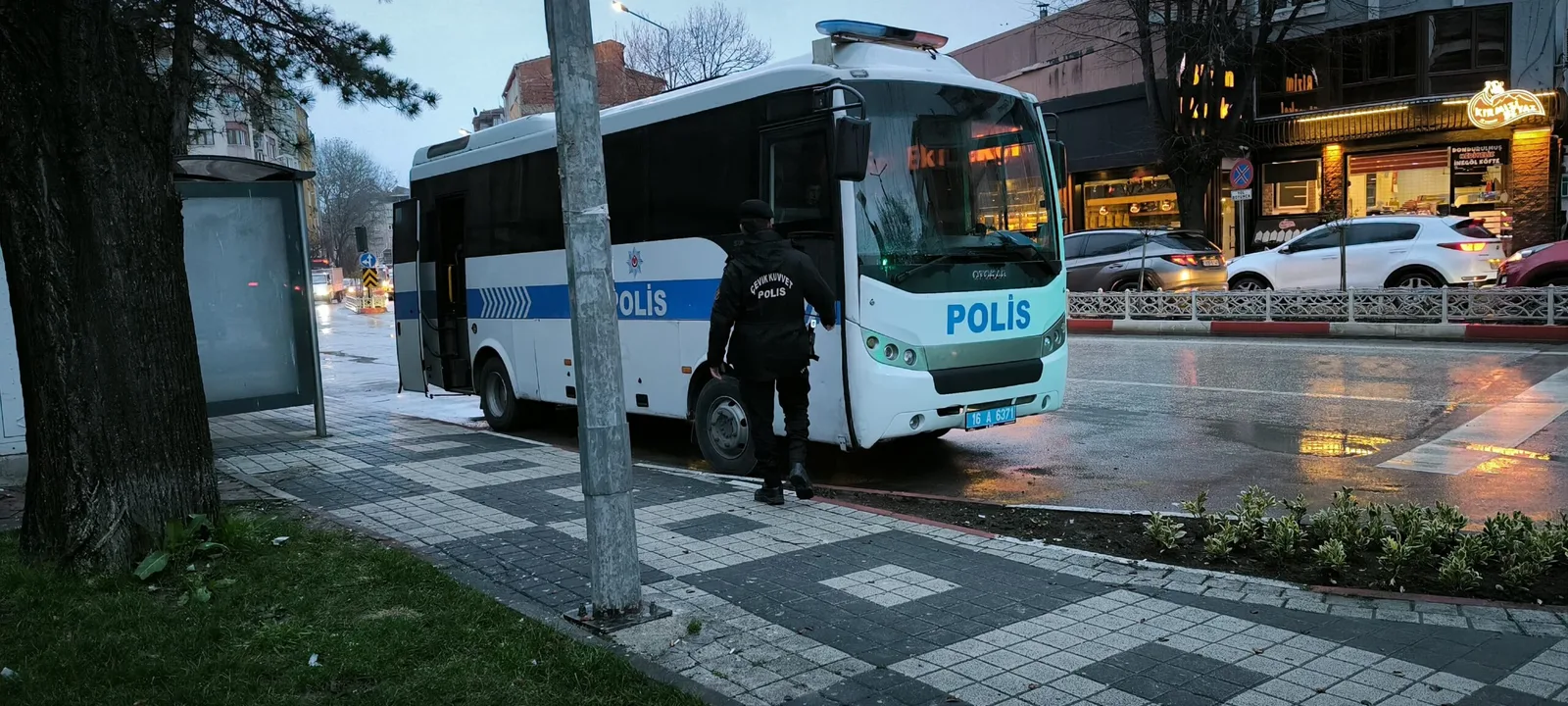 İnegöl'de şehir merkezinde dev operasyon