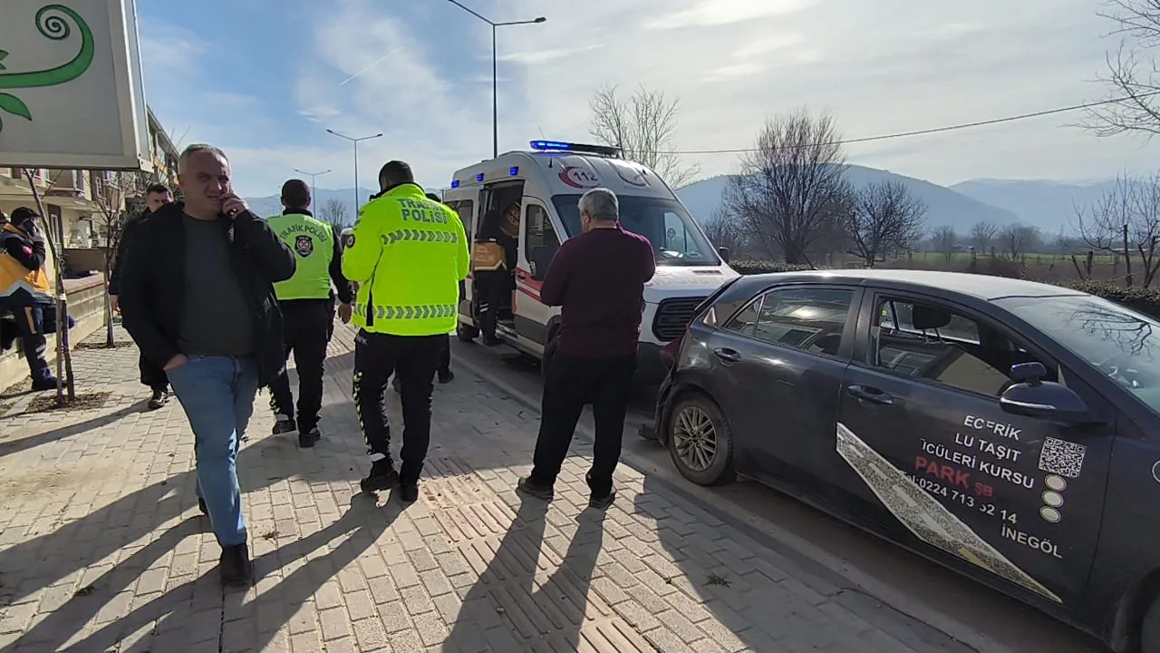 İnegöl'de ehliyet sınavı anında kaza; 4 yaralı
