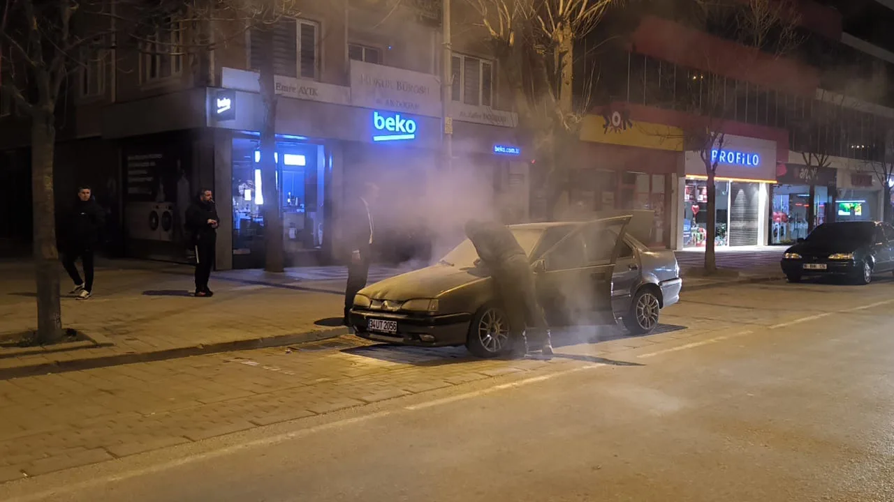 Atatürk Bulvarı'nda gece vakti ekipler seferber oldu