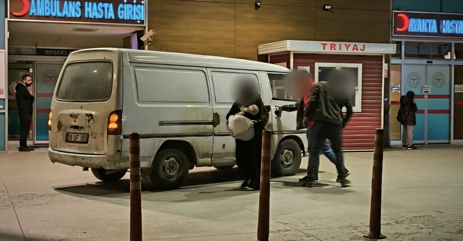 İnegöl'de bebek arabasından düşen 2 aylık bebek ağır yaralandı