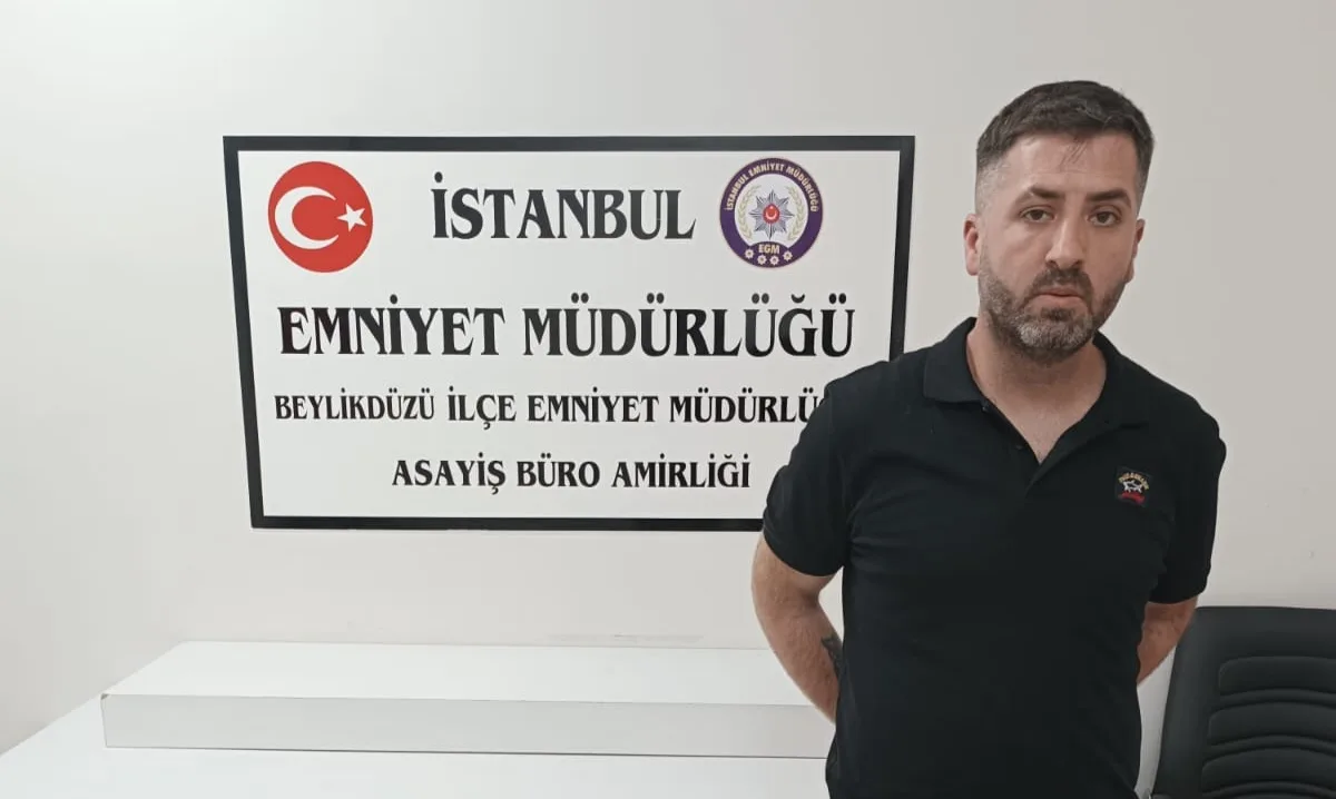 Eşini sokak ortasında defalarca bıçakladı
