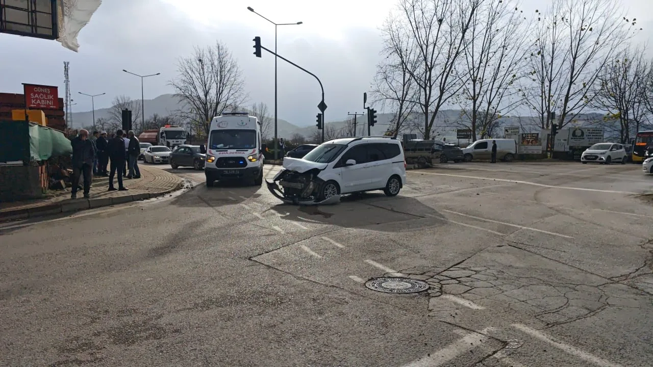İnegöl'de feci kazada 4 kişi yaralandı