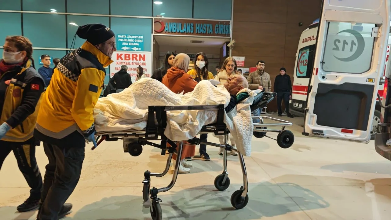 Benzinle sobayı tutuşturmaya çalışan yaşlı adamın elleri ve ayakları yandı