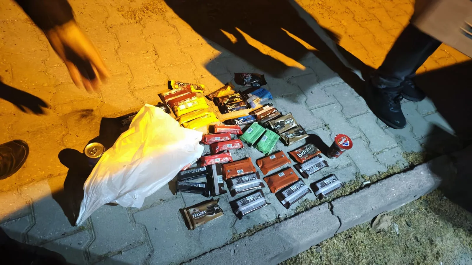 Büfe hırsızları suçüstü yakalandı