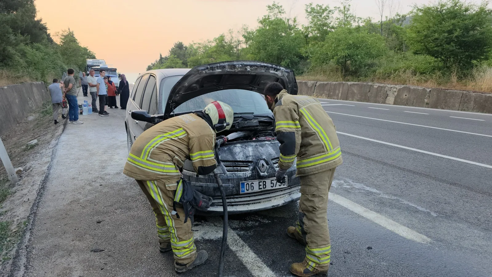 Seyir halindeyken alev aldı