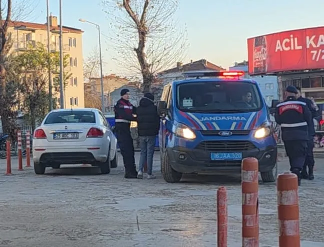 Gençlerin kavgasında kan aktı, biri hastaneyle diğeri cezaevine...