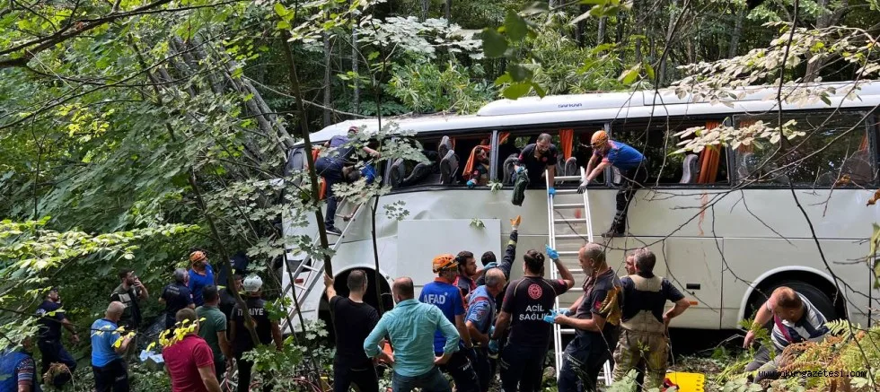 İnegöl'de tur otobüsü kaza yaptı