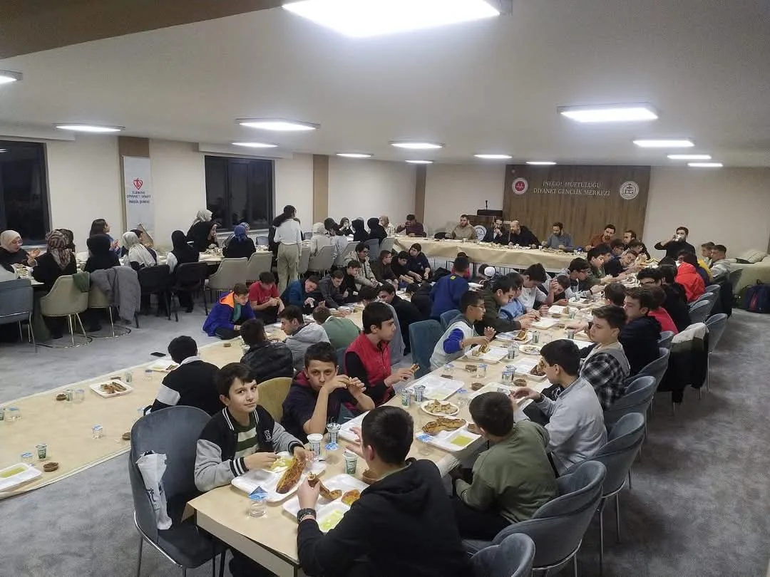 İnegöl Diyanet Gençlik Koordinatörlüğü’nden coşkulu iftar programı