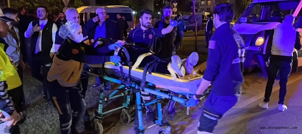 İşçi servisi ile kamyonetin çarpıştığı kazada 4 kişi yaralandı