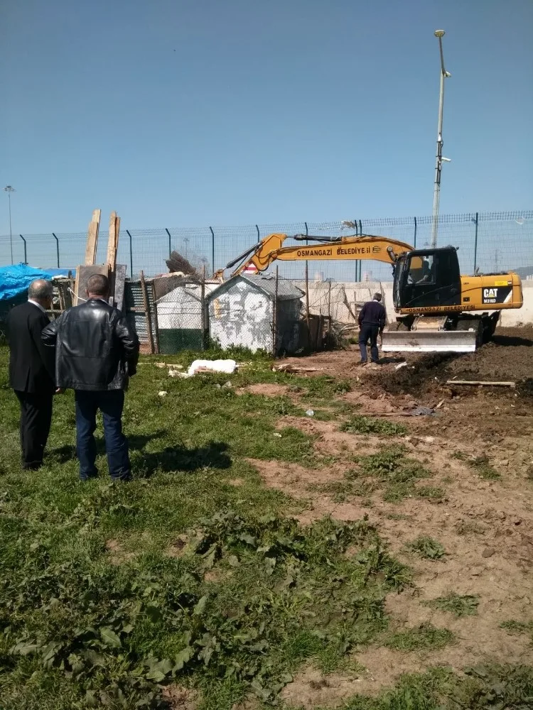 Kaçak Ahırlar Ve Kümesler Yıkıldı