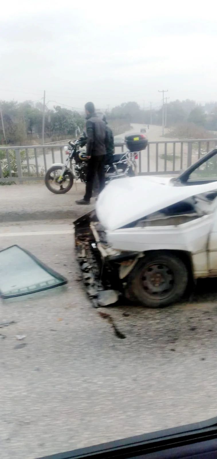 Kamyona arkadan çarpan otomobildeki 2 kişi yaralandı