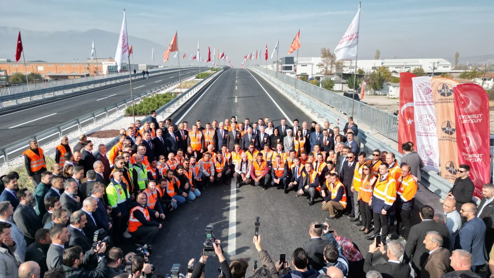 İnegöl’ün doğu kapısının giriş kavşağı törenle açıldı