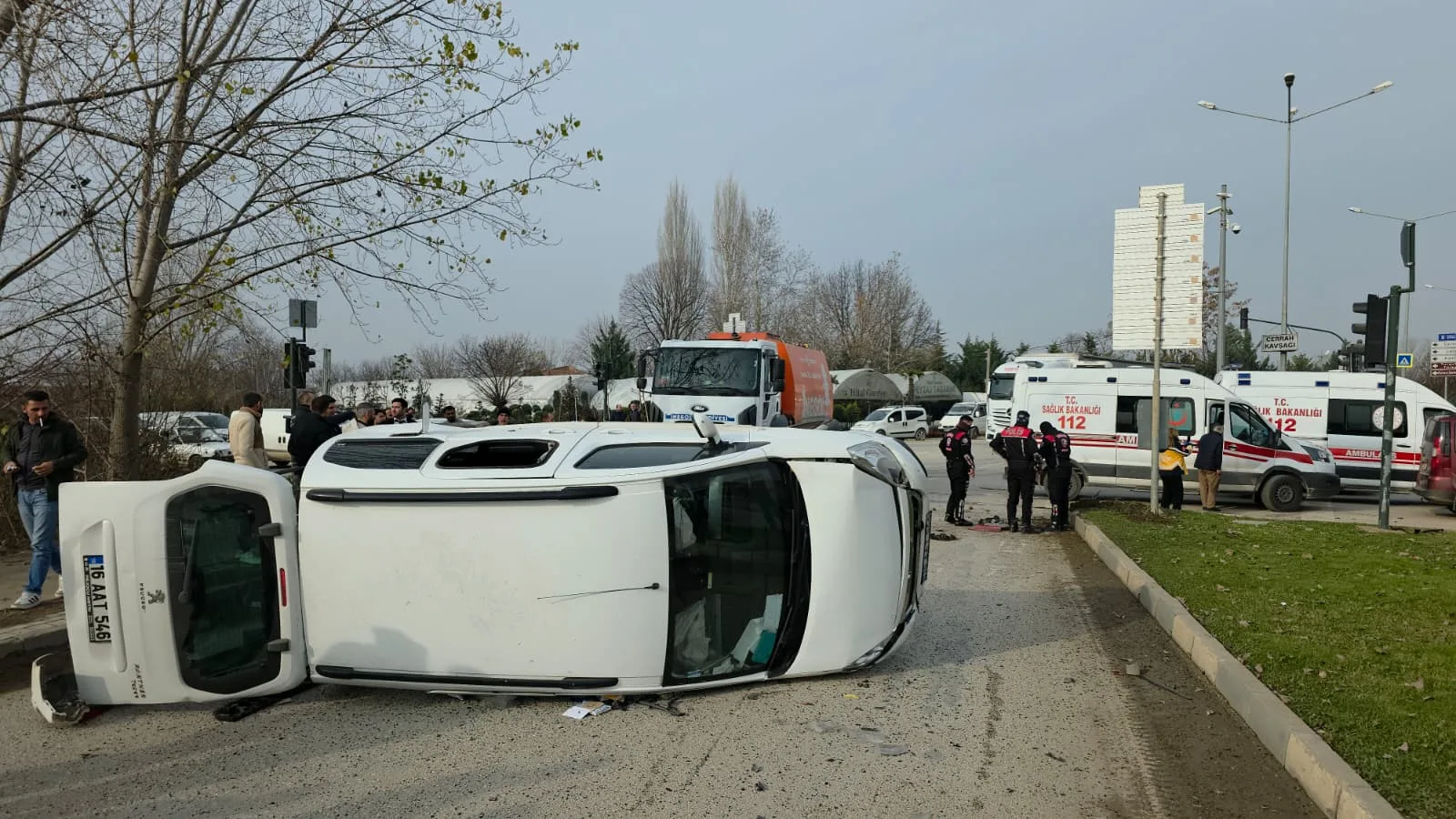 Kırmızı ışık ihlali, bir aileyi hayattan koparacaktı