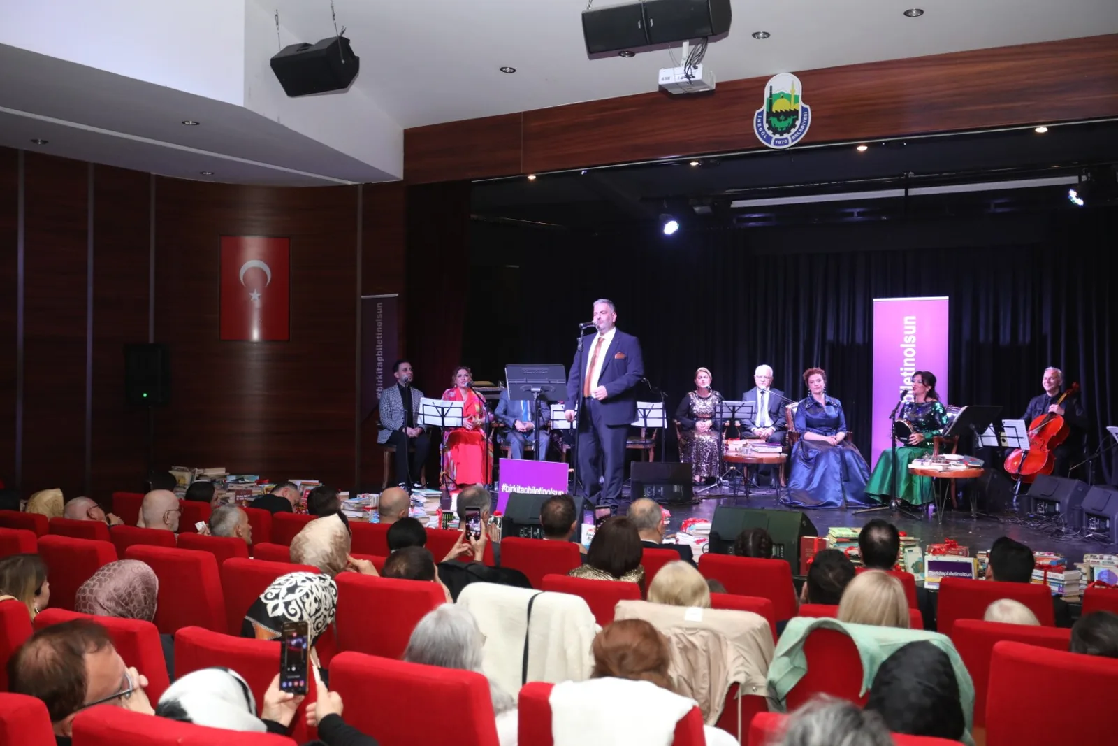 İnegöl’de edebiyat ve musiki aynı sahnede buluştu