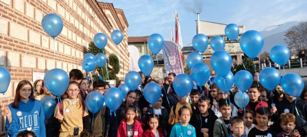 Mavi balonlar ‘diyabet için’ gökyüzünde