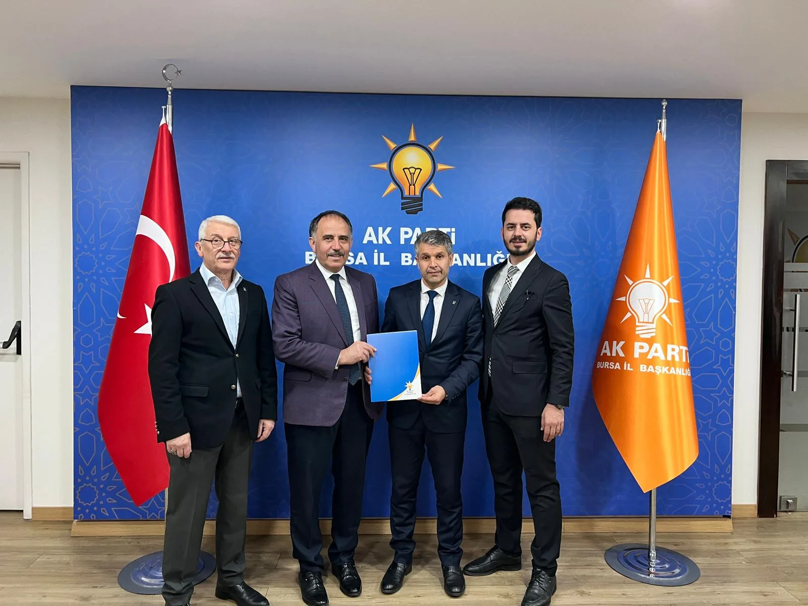 Yurttutan dosyasını teslim etti