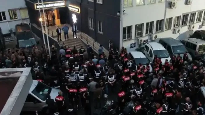 Bursa'da aranan 44 kişi şafak operasyonuyla yakalandı