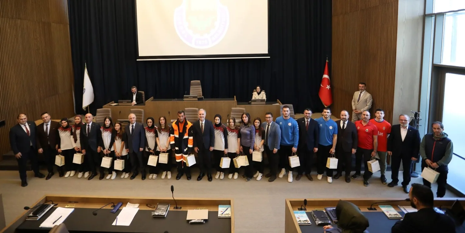 İnegöl’ü gururlandıran isimler mecliste ödüllendirildi