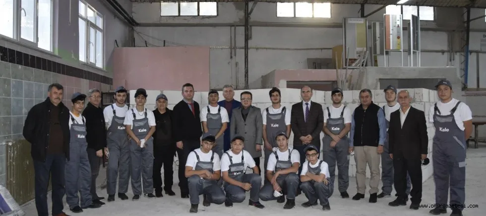 Osmangazi Halk Eğitimi Merkezinin "seramik karo kaplamacı" kursu başladı