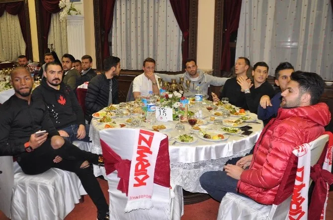 Otyakmaz: Bize Karşı Kumpas Kuranlar Sanık Durumuna Düştü