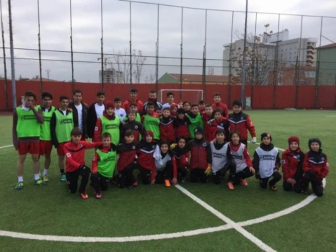 (Özel Haber) Beytüşşebaplı Öğrenciler Gençlerbirliği İçin Ter Döktü