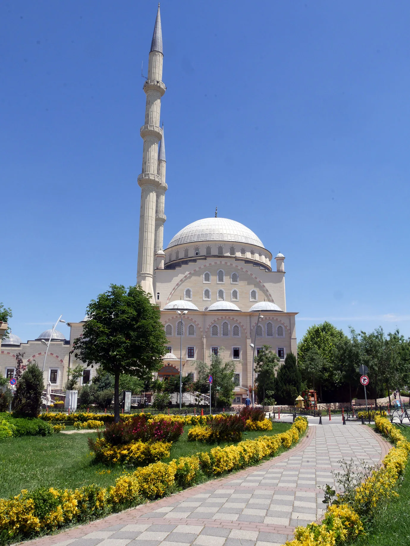 İnegöl'ün eşsiz manzaralı camisi: Kuba Camii