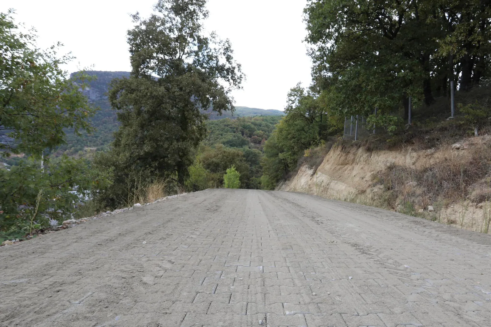Hilmiye ve Hacıkara’da parke taş kaplamaları tamamlandı