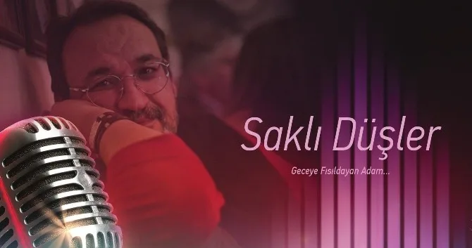 Radyo Programında Mutluluk Kartları Dağıtıyor