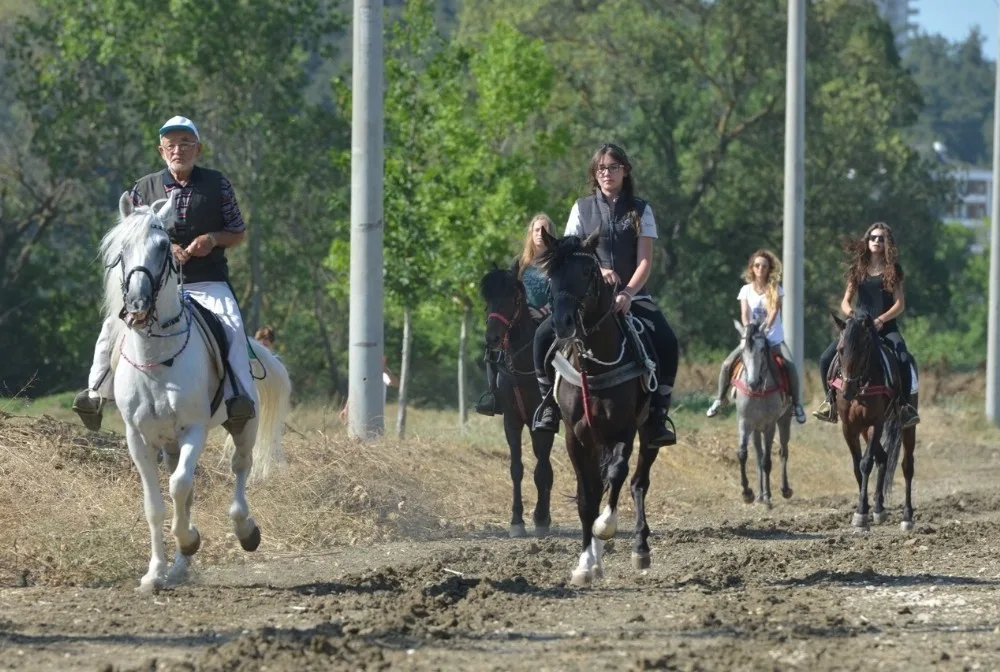 Rahvan At Yarışları Nefes Kesecek