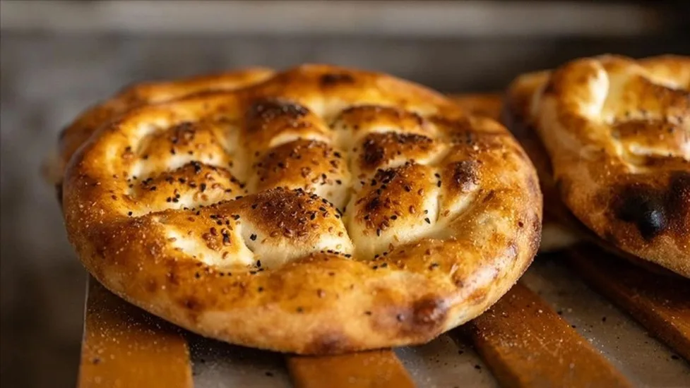 İnegöllüleri kuyrukta bekleten lezzet: Ramazan pidesi