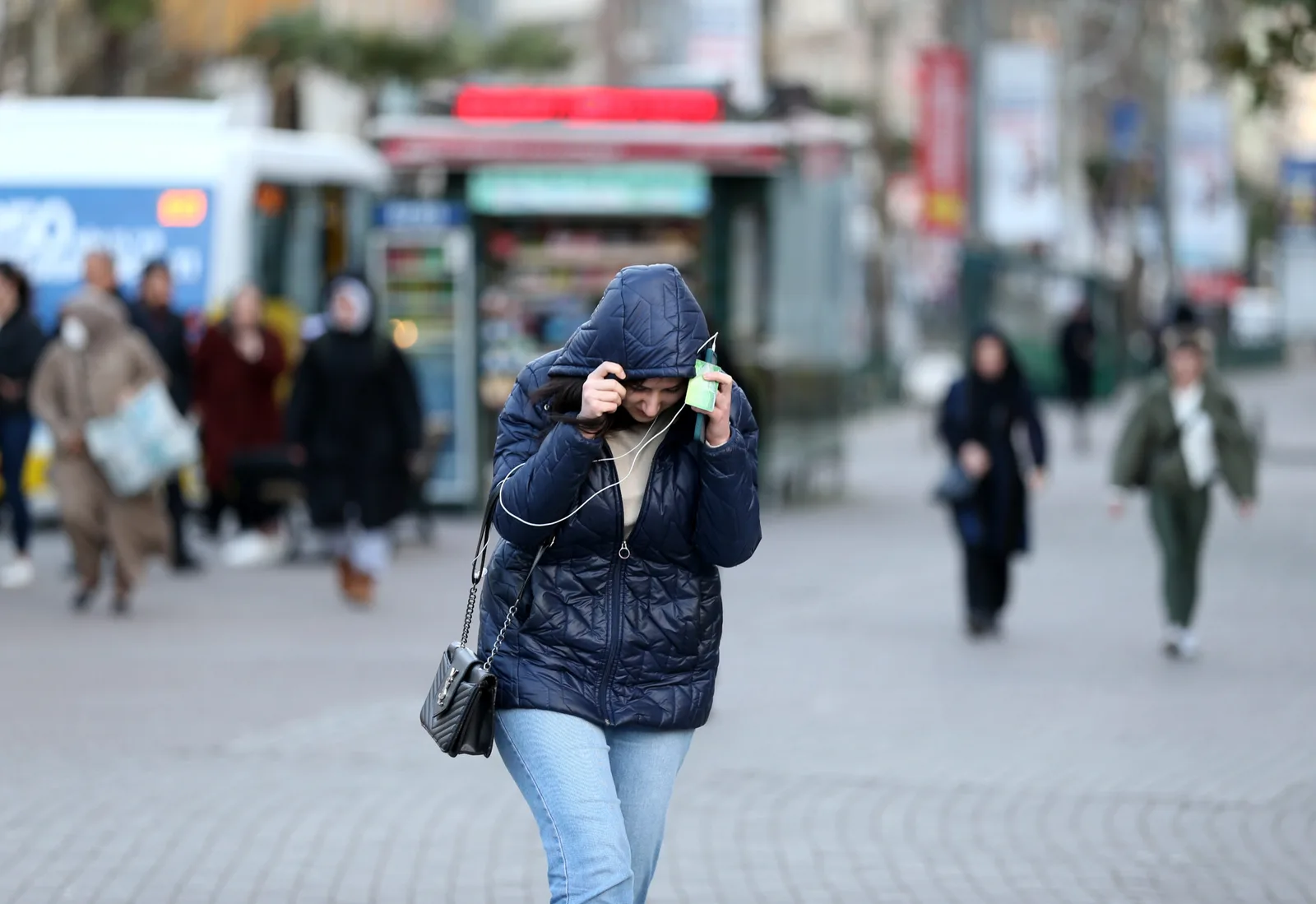 İnegöl'de lodos etkili oluyor