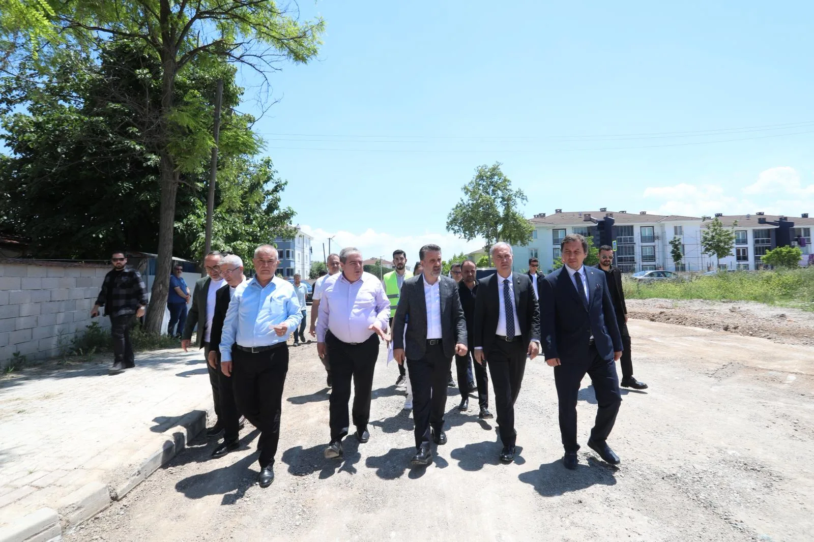 “İNEGÖLLÜ HEMŞERİLERİMİZİN ÇİLESİNE SON VERECEĞİZ”