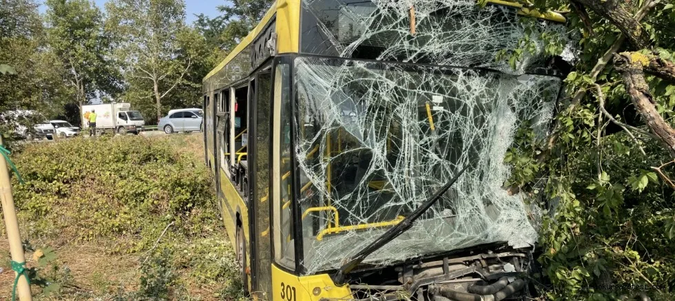 Şarampole devrilen belediye otobüsündeki 21 kişi yaralandı