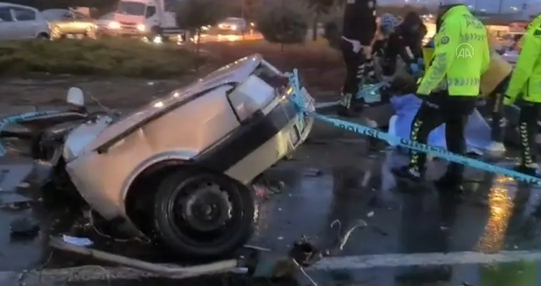 Minibüs ile otomobilin çarpıştığı kazada 1 kişi öldü, 9 kişi yaralandı