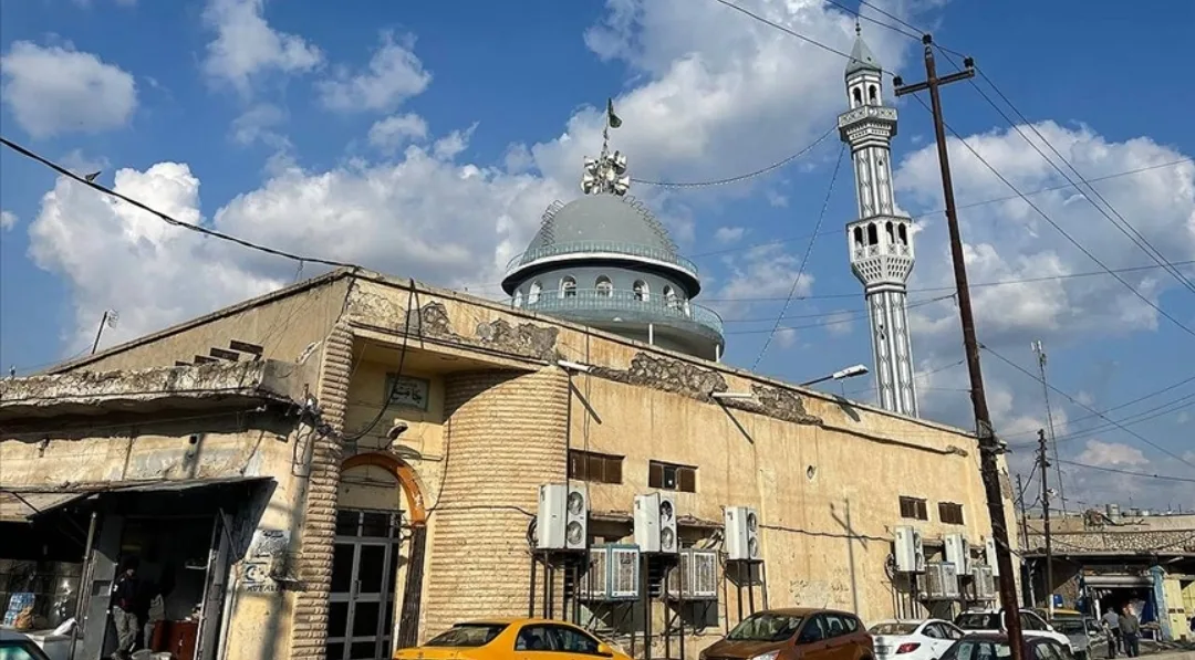 Kerkük camilerinde Türkiye'deki depremzedeler için dua edildi