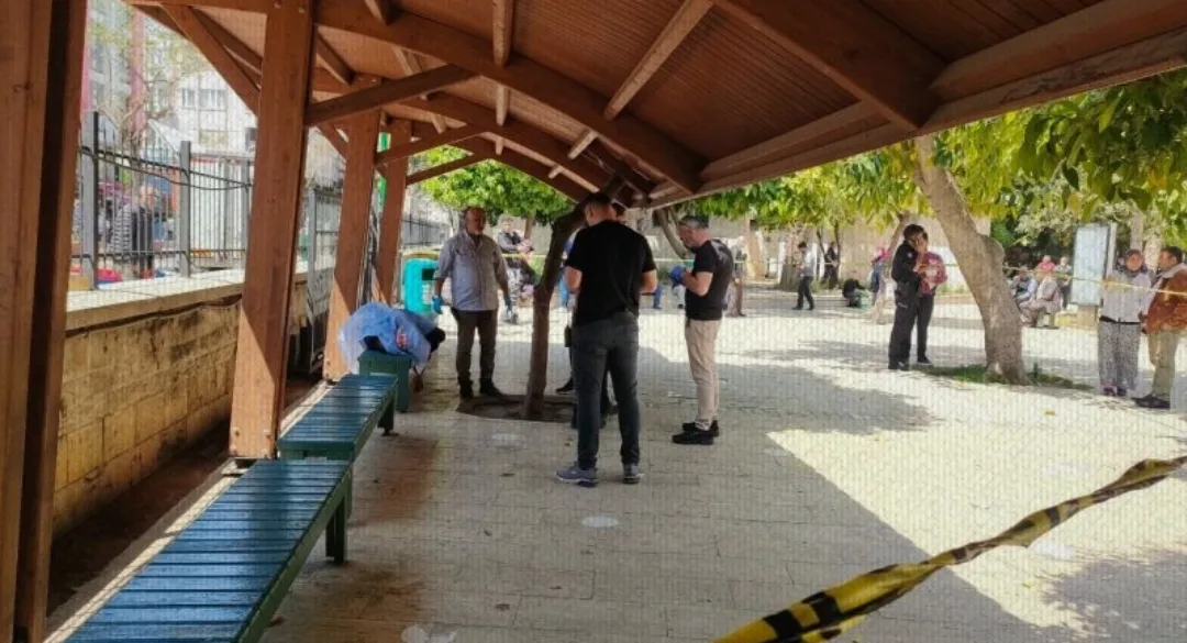 Cami avlusunda arkadaşı tarafından silahla yaralanan genç, hastanede öldü