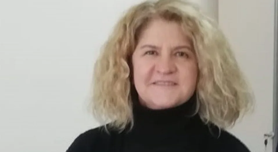 Okul müdürünü odasında dövdü