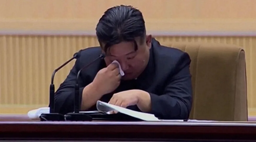 Kuzey Kore lideri Kim gözyaşlarına hakim olamadı