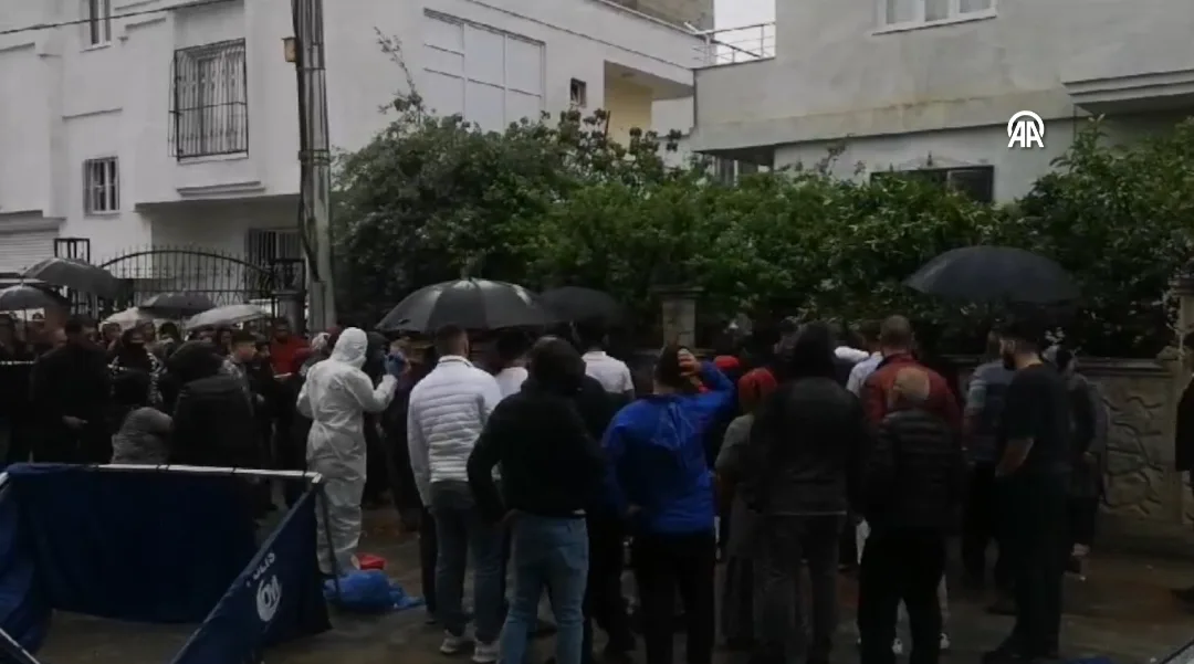 Sokakta önü kesilerek silahla vurulan hamile kadın öldü
