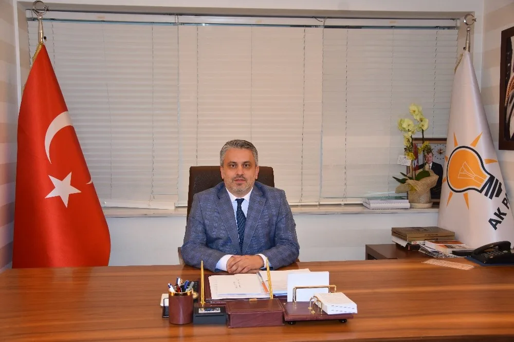 Siyaset Akademisinde Ders Zili Çalıyor