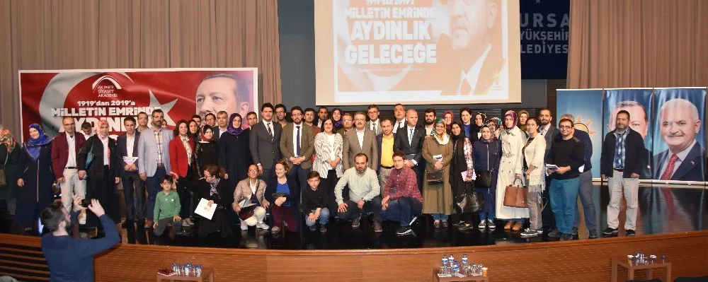 Siyaset Akademisine Yoğun İlgi