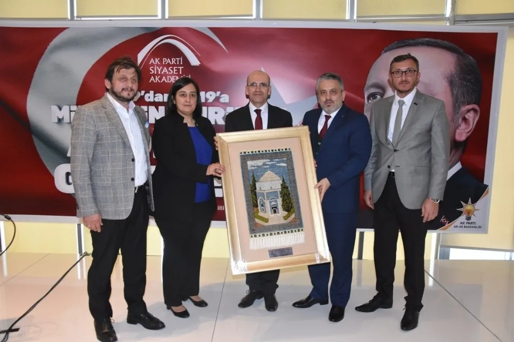 Siyaset Akademisinin İlk Ders Zili Başbakan Yardımcısı Mehmet Şimşekin Katılımı İle Çaldı