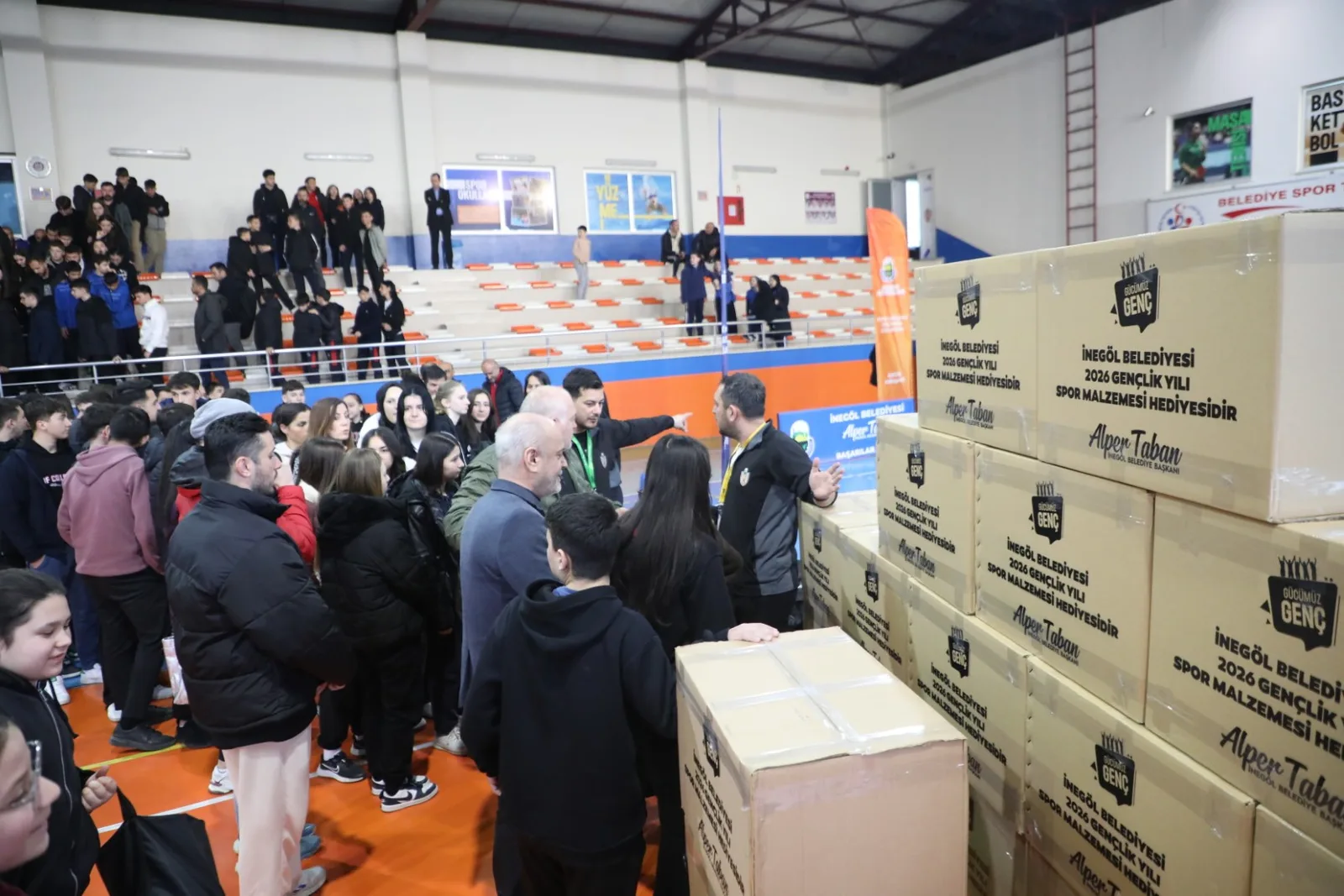 İnegöl Belediyesi’nden okullara 700 bin liralık destek