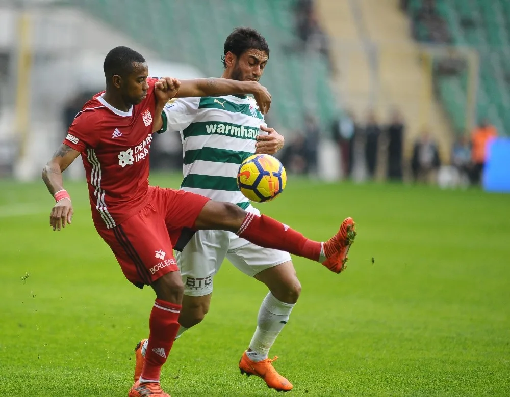 Spor Toto Süper Lig: Bursaspor: 0 - Demir Grup Sivasspor: 0 (İlk Yarı)