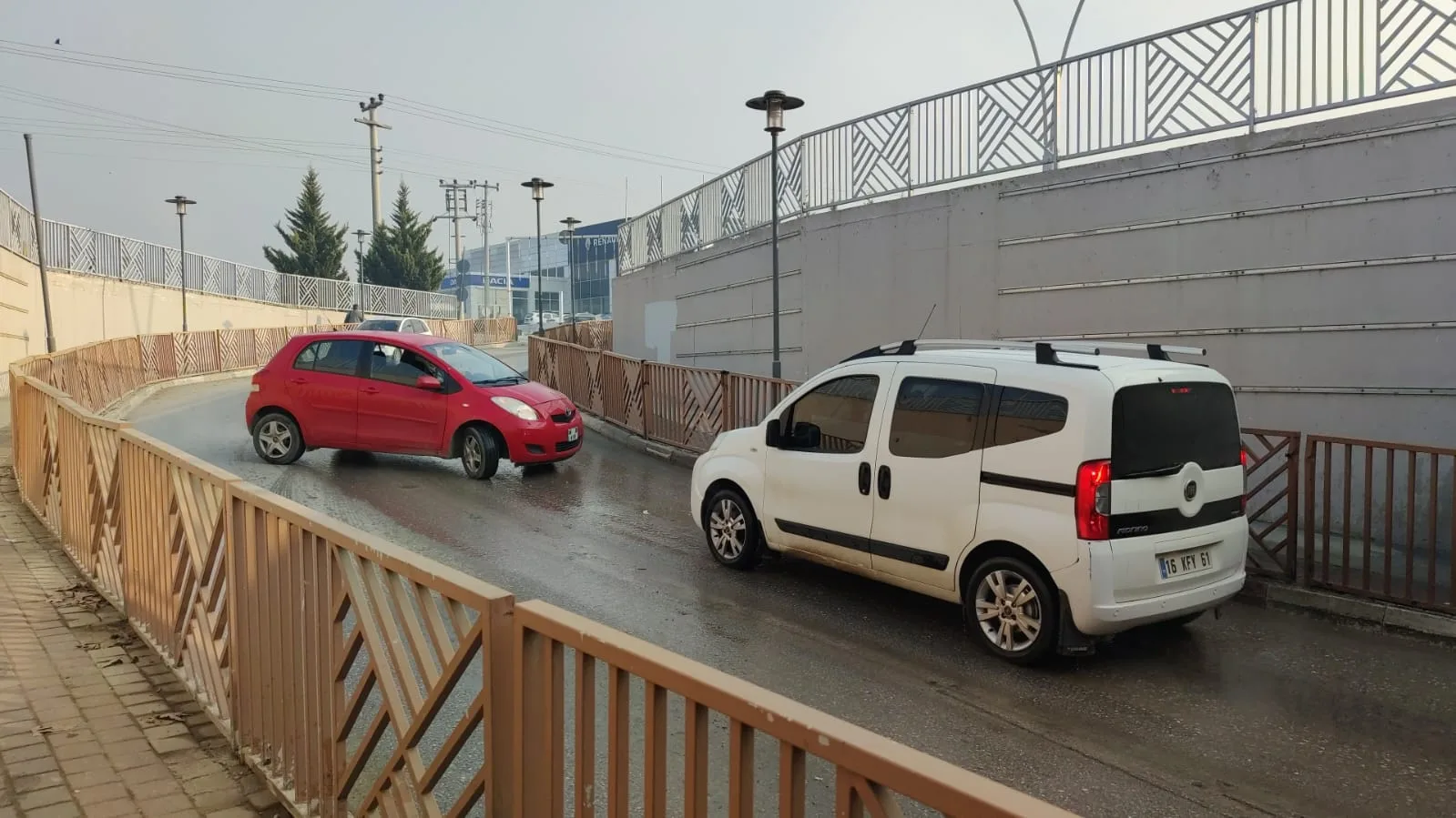 Trafik olumsuz etkilendi ekipler seferber oldu
