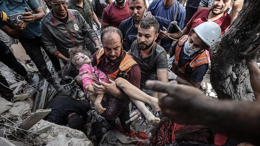 Gazze’de 471 kişinin öldüğü hastane saldırısının ardından İsrail, Gazze’yi bombalamayı sürdürüyor