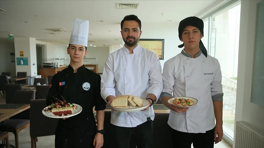 Lise öğrencileri ekşi mayalı ekmekleri "Ahu" ile uluslararası yarışmada birincilik kazandı