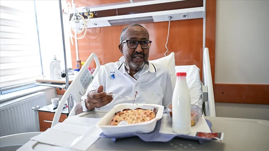Kanseri Türkiye'de yenen Cibutili hastanın ilk isteği kebap oldu