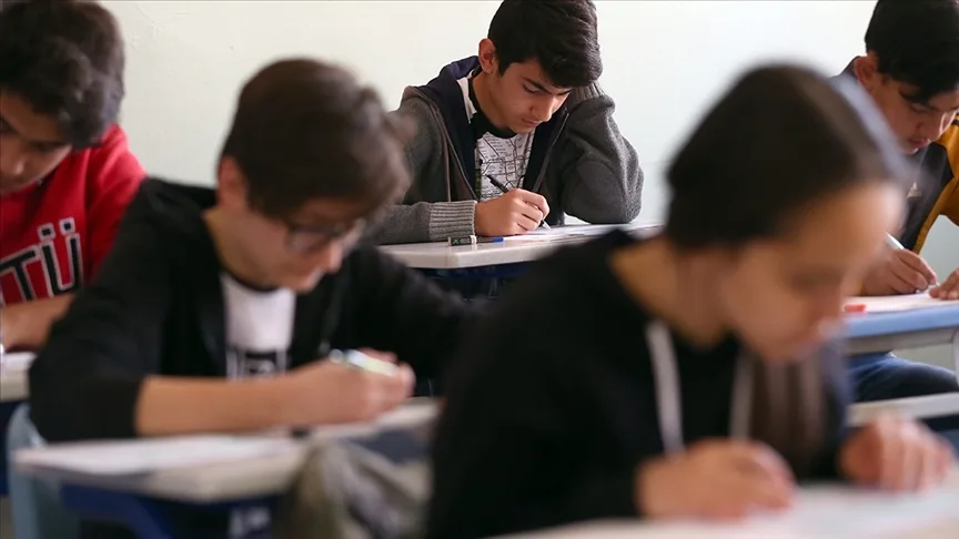 Ülke genelinde ortaokul ve liselerde ilk kez uygulanacak "ortak yazılı sınavlar" başlıyor