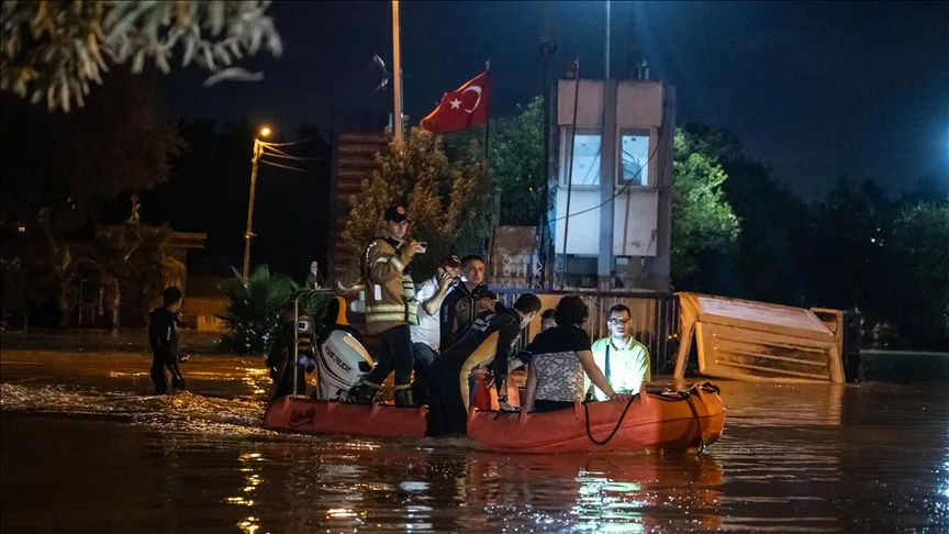 İstanbul'da sel sularına kapılan 2 kişi hayatını kaybetti